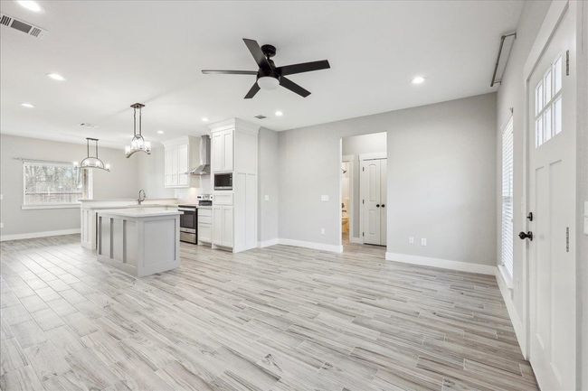 135 Private Road 8142, House other with 2 bedrooms, 2 bathrooms and null parking in Buna TX | Image 7