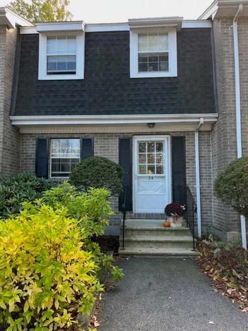 24 Fieldstone Dr, Londonderry, NH, 03053-2702 | Card Image