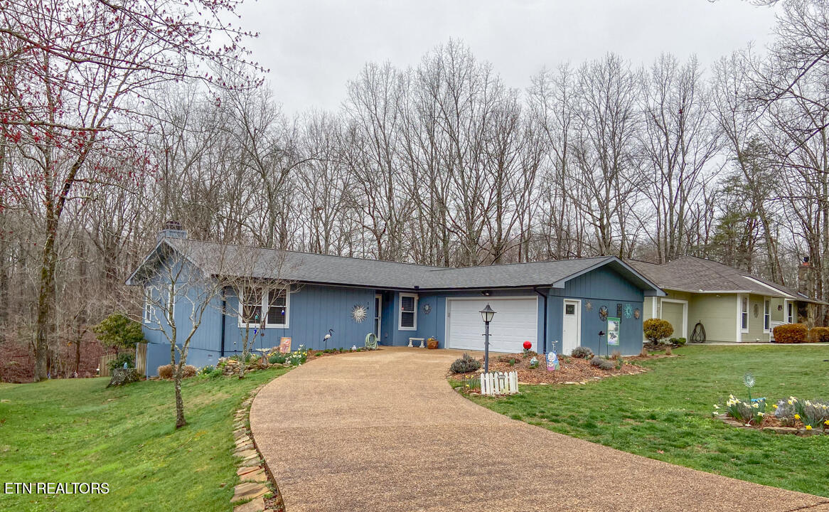 Julien Ct, Crossville, TN 38558