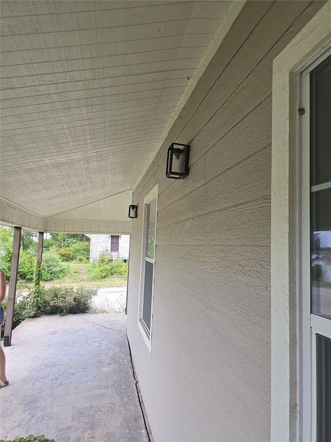View of front porch | Image 8