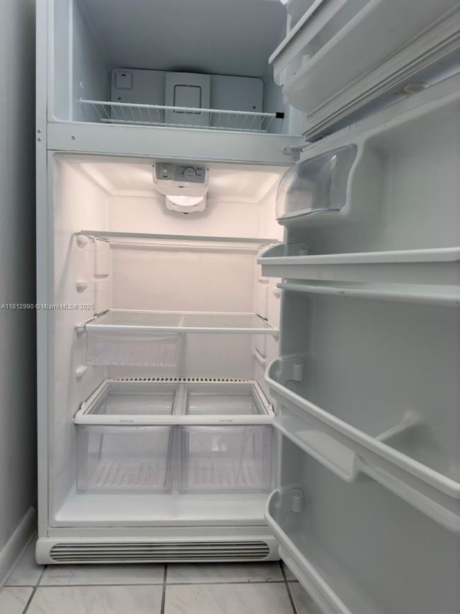 APT-2N - 500 Executive Center Dr, Condo with 2 bedrooms, 2 bathrooms and null parking in West Palm Beach FL | Image 18