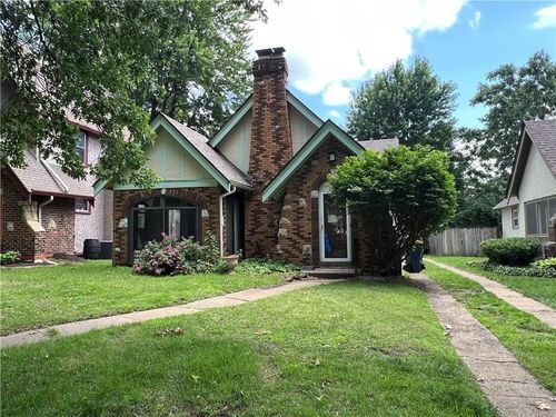 231 E 72nd Ter, Kansas City, MO, 64114-1414 | Card Image
