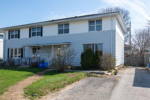 {{alt}} | Card Image