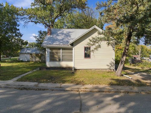 210 Poplar Avenue, Waterloo, IA, 50703 | Card Image
