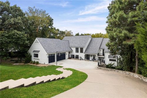 12108 Catalina St, Leawood, KS, 66209-1507 | Card Image