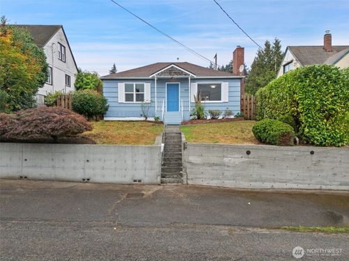 2447 N Wycoff Ave, Bremerton, WA, 98312-2713 | Card Image