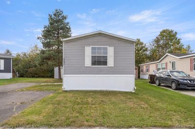 28698 Parkview, Home with 3 bedrooms, 2 bathrooms and null parking in Flat Rock MI | Image 2