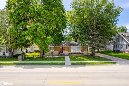 909 Main Ave, Clear Lake, IA, 50428-1921 | Card Image