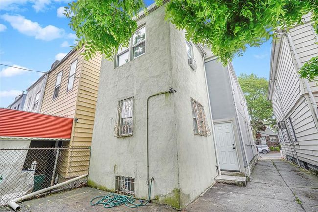 592 39 Th St, Home with 5 bedrooms, 2 bathrooms and null parking in Brooklyn NY | Image 24