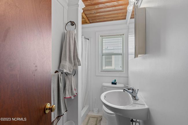 Front Downstairs Bath | Image 12