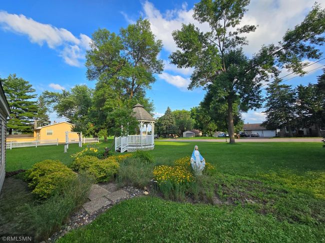 Your own flower garden with stepping stones that lead to the backyard. | Image 26