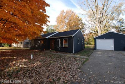 1366 Kettering Street, Home with 3 bedrooms, 1 bathrooms and null parking in Burton MI | Image 1