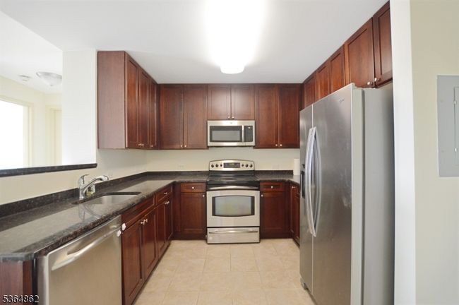 APT-616 - 1 Carriage City Plz, Townhouse with 2 bedrooms, 2 bathrooms and null parking in Rahway NJ | Image 4