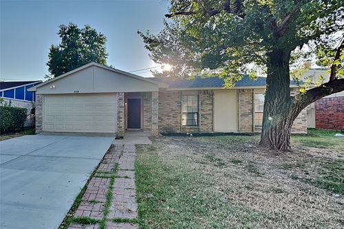 6408 Sunrise Dr, North Richland Hills, TX, 76182-4933 | Card Image