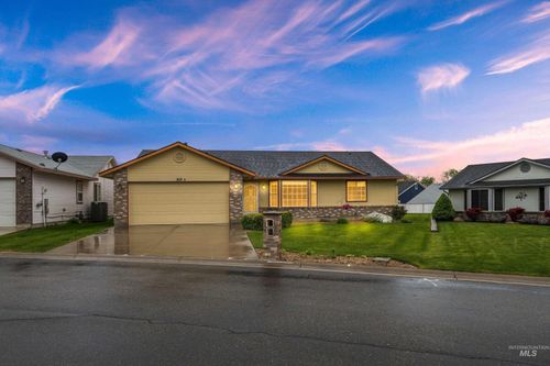 819 N Bristol St, Nampa, ID, 83651-3221 | Card Image