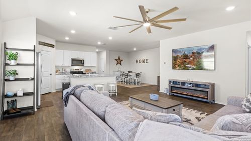 424 Chaco Loop, Seguin, TX, 78155-3376 | Card Image