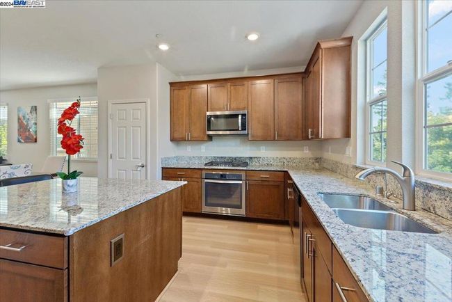 3326 Speros Loop, Home with 4 bedrooms, 3 bathrooms and 2 parking in Hayward CA | Image 13