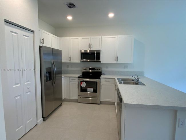 0 - 11972 Sw 244 Ln, Townhouse with 3 bedrooms, 2 bathrooms and null parking in Miami FL | Image 9
