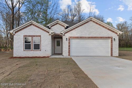 185 Lee Creek Cv, Byhalia, MS, 38611-7137 | Card Image