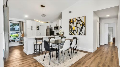 651-651 Shiloh Ter, Davie, FL, 33325 | Card Image