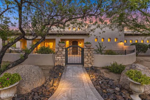 7621 E Dixileta Dr, Scottsdale, AZ, 85266-8124 | Card Image