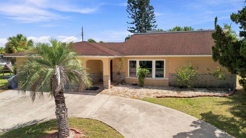 352 Lake Rd, Venice, FL, 34293-1713 | Card Image