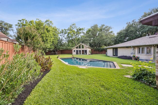 Lush yard, guest quarters and refreshing pool. | Image 29