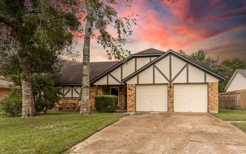 67 Sweetgum Ct, Lake Jackson, TX, 77566-5718 | Card Image