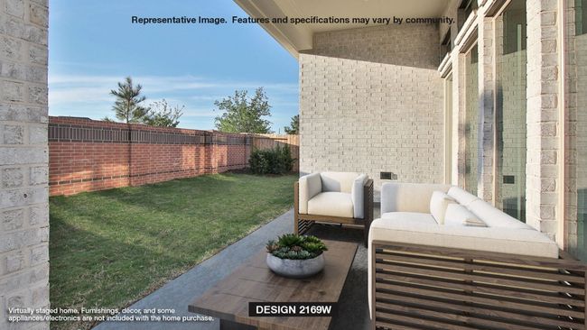 View of yard with fence | Image 7