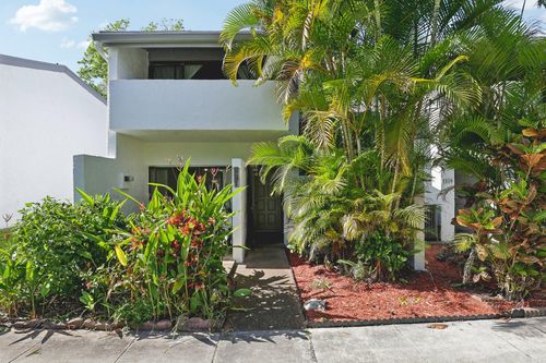 221b-19232 Ne 25th Ave, Miami, FL, 33180-3205 | Card Image
