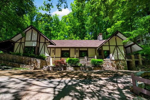 1116 Ski Mountain Rd, Gatlinburg, TN, 37738-3838 | Card Image