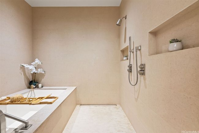 Primary bath | Image 11