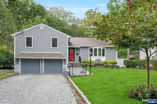 370 Holland Ln, Englewood, NJ, 07631-1402 | Card Image