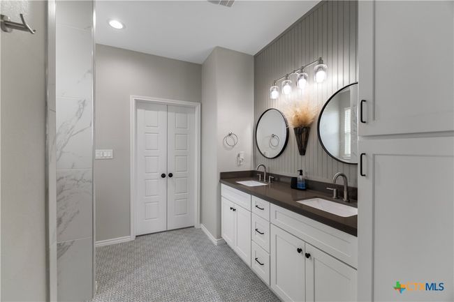 211 Amberglow Ct, House other with 3 bedrooms, 2 bathrooms and null parking in Victoria TX | Image 9