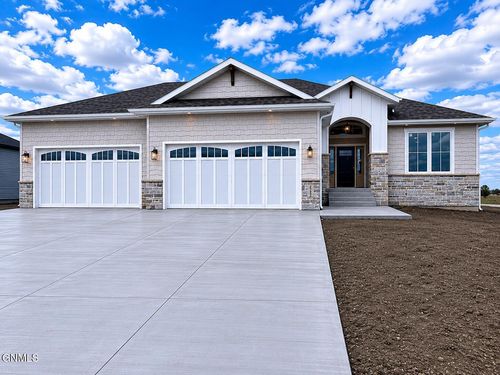 2722 Frisco Way, Bismarck, ND, 58503-5032 | Card Image
