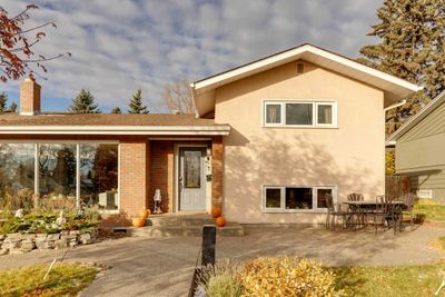 219 Wildwood Dr Sw, House other with 4 bedrooms, 2 bathrooms and 4 parking in Calgary AB | Image 1