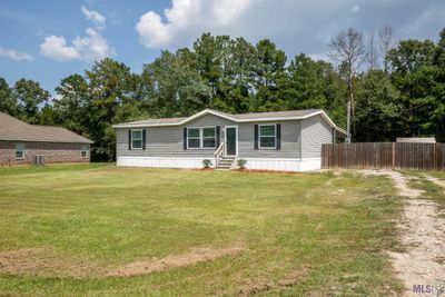 19709 La Hwy 42, House other with 3 bedrooms, 2 bathrooms and null parking in Livingston LA | Image 2