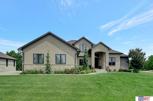 2020 Ridgeline Dr, Lincoln, NE, 68512-3716 | Card Image