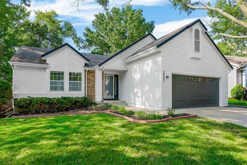 16201 W 131st Ter, Olathe, KS, 66062-1566 | Card Image