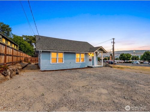 1004 5th St, Wenatchee, WA, 98801-1823 | Card Image