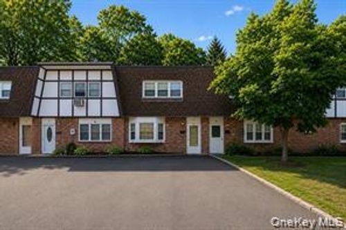 7 Roundtree Ct, Beacon, NY, 12508-2117 | Card Image