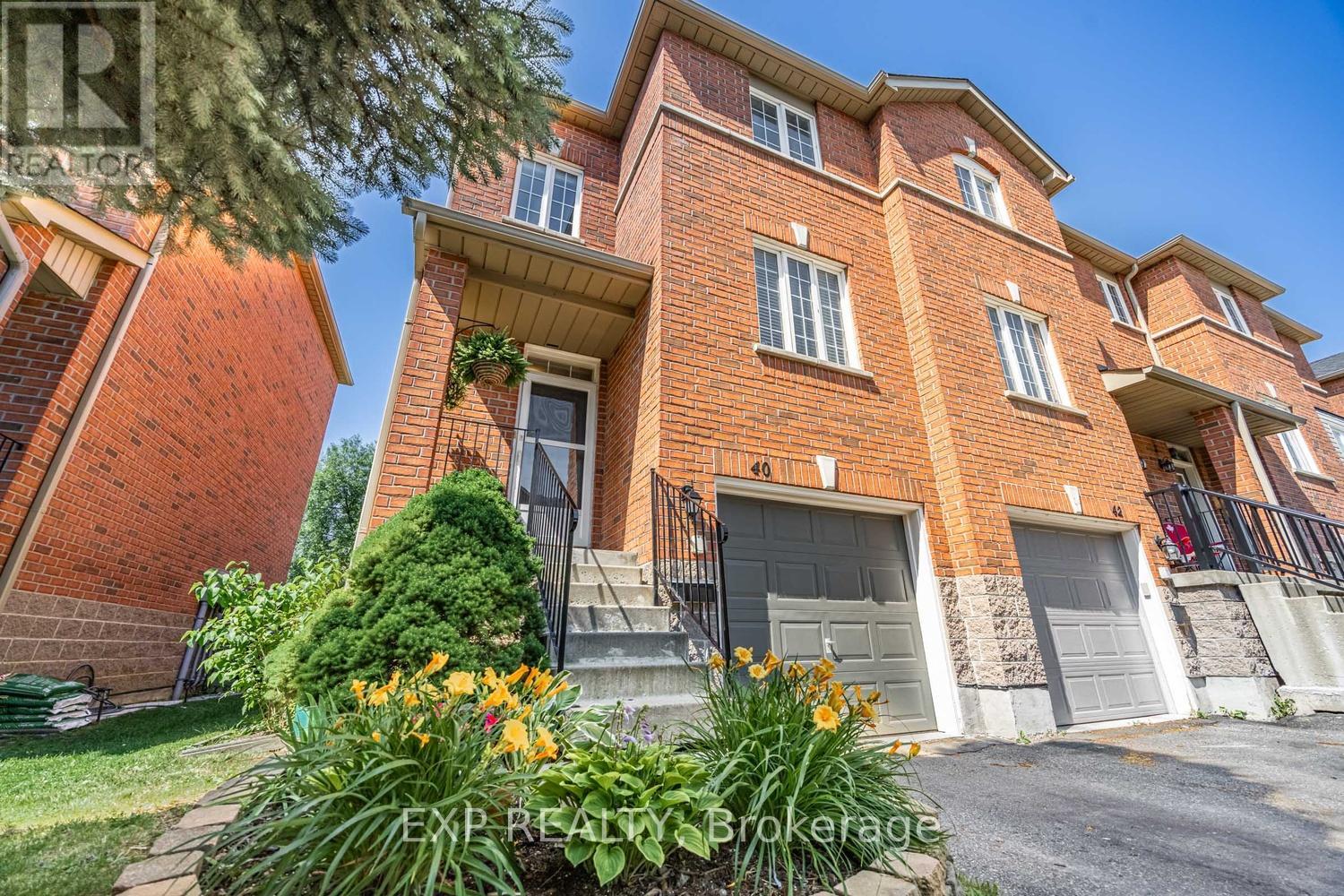 Residential in Brampton (Downtown Brampton) 3