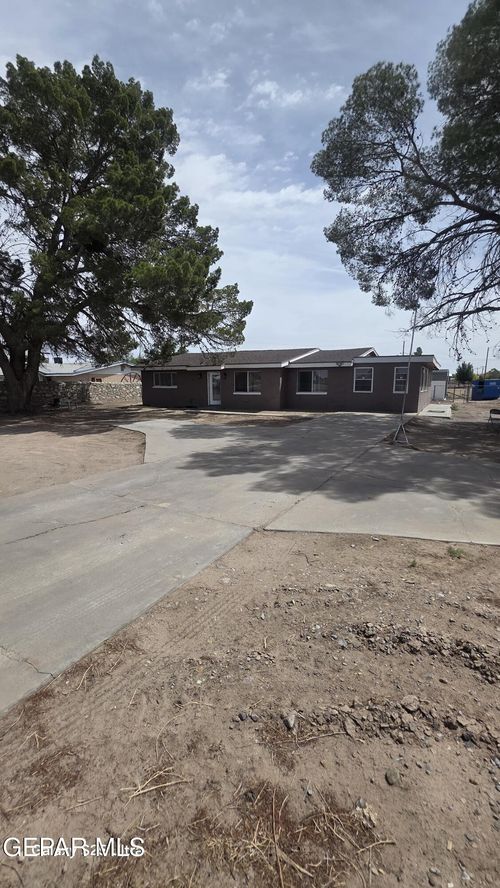 10391 Socorro Rd, Socorro, TX, 79927-2326 | Card Image