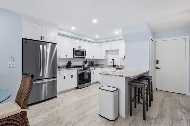 APT-304 - 1206 S Lake Dr, Condo with 2 bedrooms, 2 bathrooms and null parking in Lantana FL | Image 4