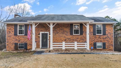 8225 Cricket Rd, Powell, TN, 37849-3926 | Card Image