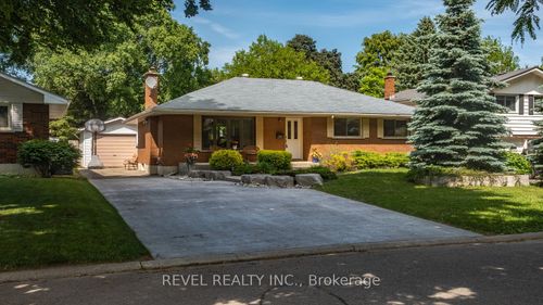 {{alt}} | Card Image