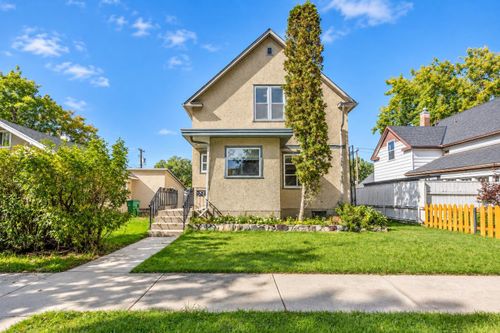 524 12a St N, Lethbridge, AB, T1H2J7 | Card Image