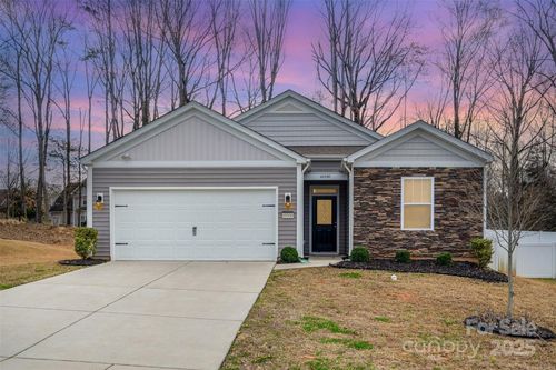 10500 Bradstreet Commons Way, Charlotte, NC, 28215-7432 | Card Image