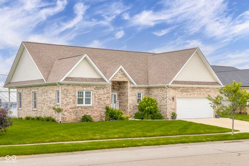 5775 Victory Dr, Columbus, IN, 47203-5506 | Card Image