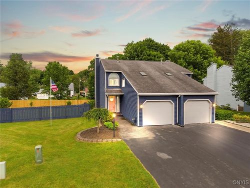 101 Postlamp Cir, Syracuse, NY, 13212-2329 | Card Image